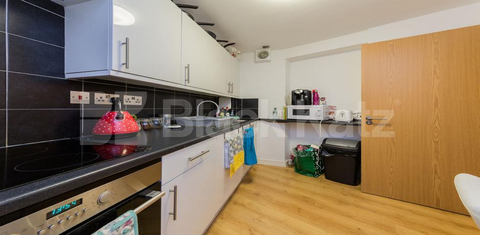 			PERFECT FOR 3 OR 4 SHARERS!, 3 Bedroom, 1 bath, 1 reception Apartment			 Criterion Mews, ARCHWAY N19